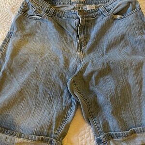 Women’s 515 Levi’s cuffed Bermuda jean shorts